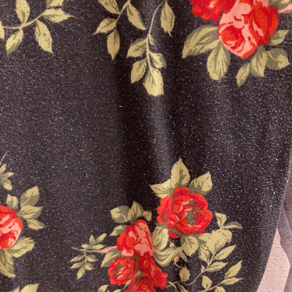—Medium Rose LuLaRoe Randy T - Picture 4 of 6